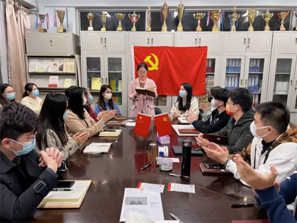 文化与传播系学生党支部学习现场 文化与传播系学生党支部学习现场