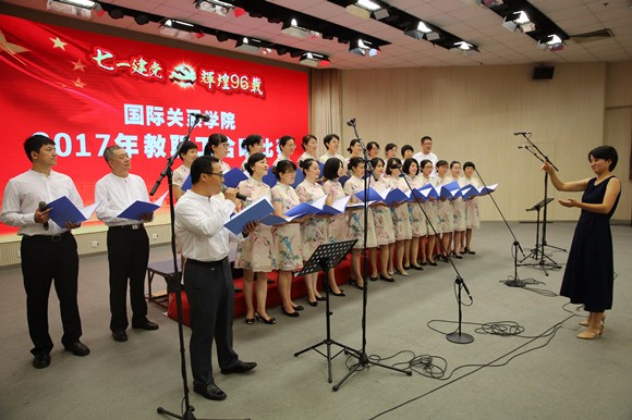 1 外语学院、科研处联队获得一等奖 1 外语学院、科研处联队获得一等奖
