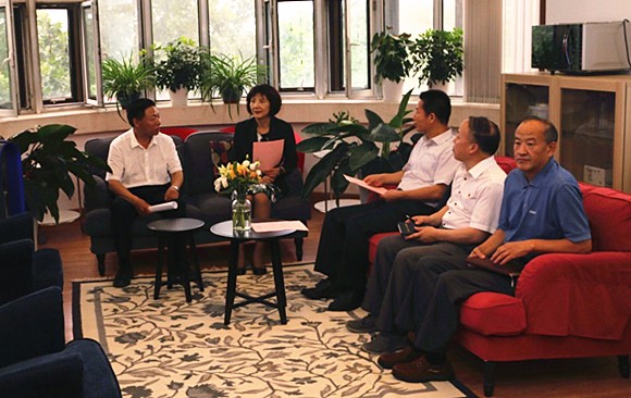 我校领导与青龙桥街道领导座谈 我校领导与青龙桥街道领导座谈