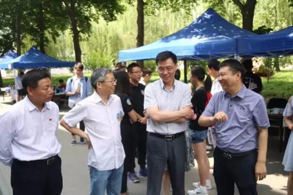1校长陶坚、副校长李家兴向相关单位负责人了解工作情况_编辑 1校长陶坚、副校长李家兴向相关单位负责人了解工作情况_编辑