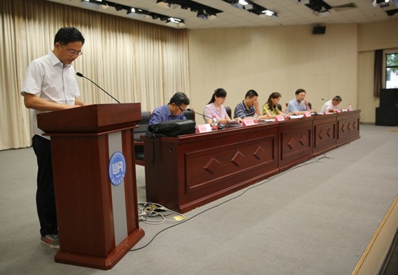 郭惠民副校长作《国际关系学院人才培养委员会章程》制订情况的报告 郭惠民副校长作《国际关系学院人才培养委员会章程》制订情况的报告