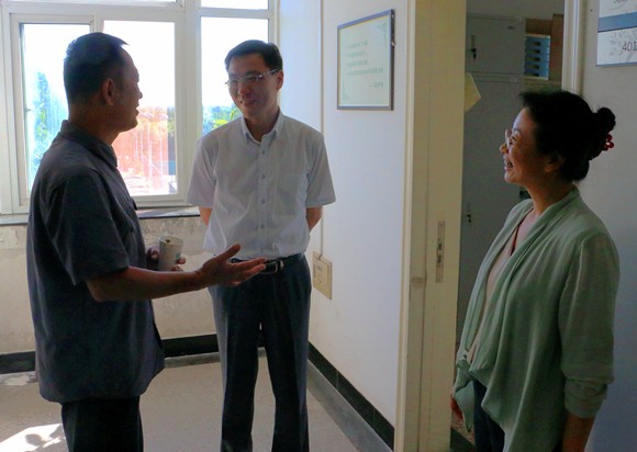 陶坚校长走访教学单位 陶坚校长走访教学单位